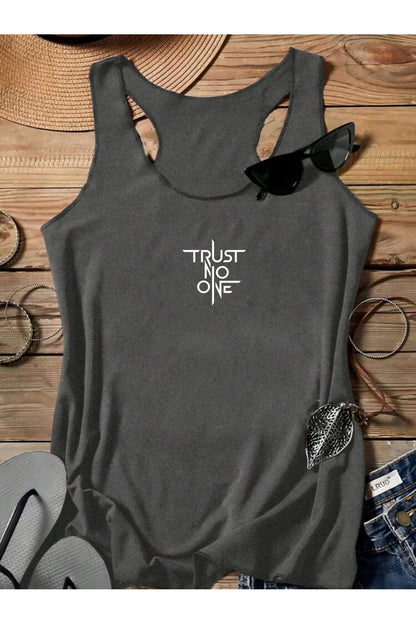 TRUST NO ONE Yüzücü Kadın Atlet Tshirt