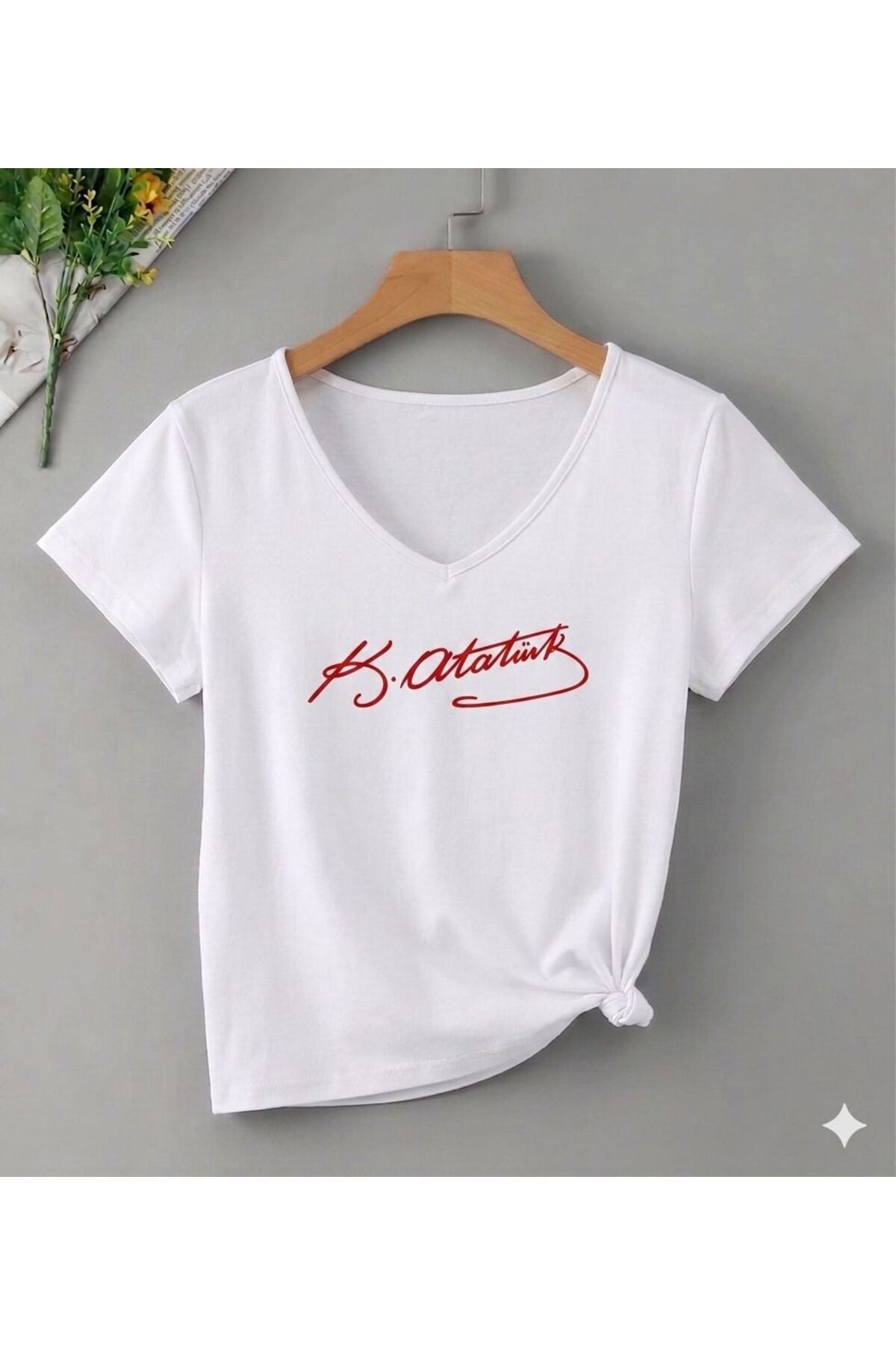 ATATÜRK ve TÜRK BAYRAĞI Baskılı MİX Kadın V YAKA Regular Tshirt