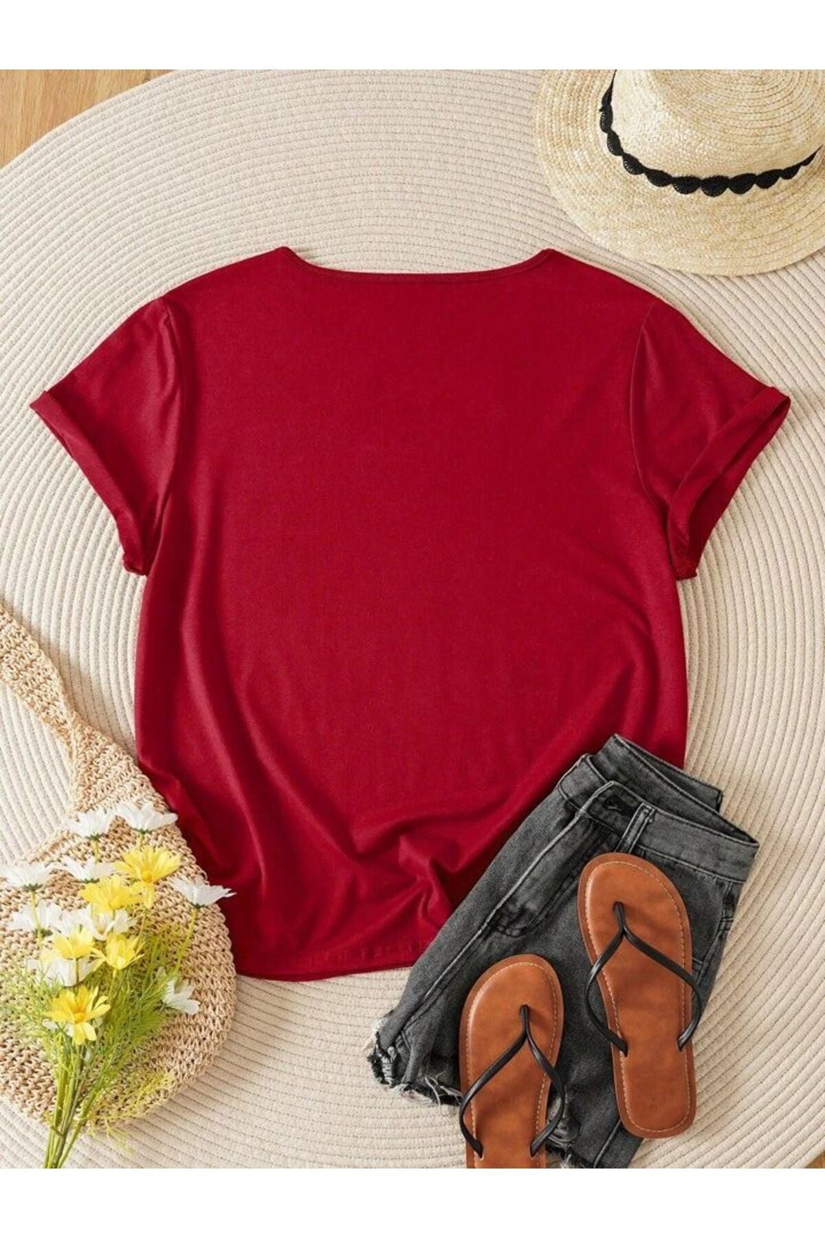 Kadın V Yaka Papatya Baskılı Regular Fit Kalıp Tshirt