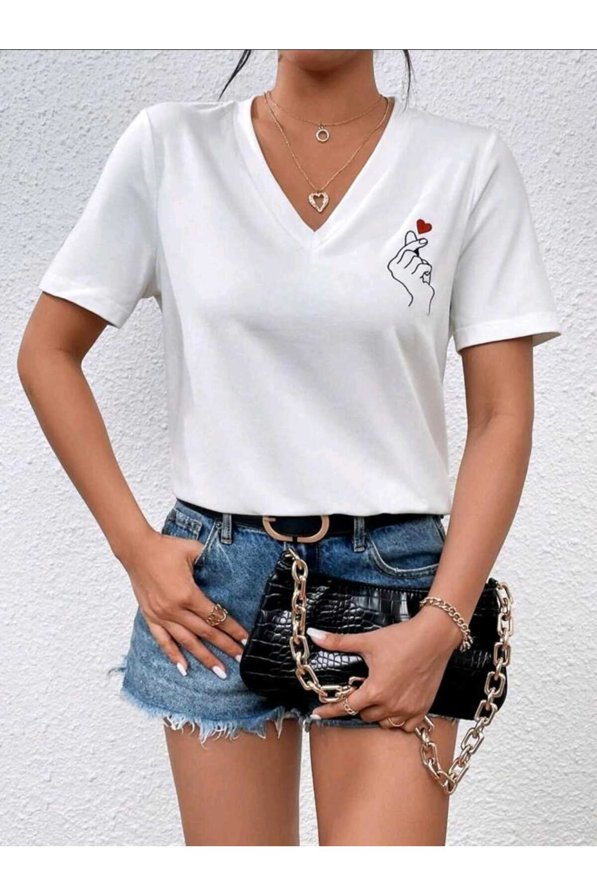 KORE KALP V Yaka Baskılı Pamuklu Tshirt (NORMAL KALIP)