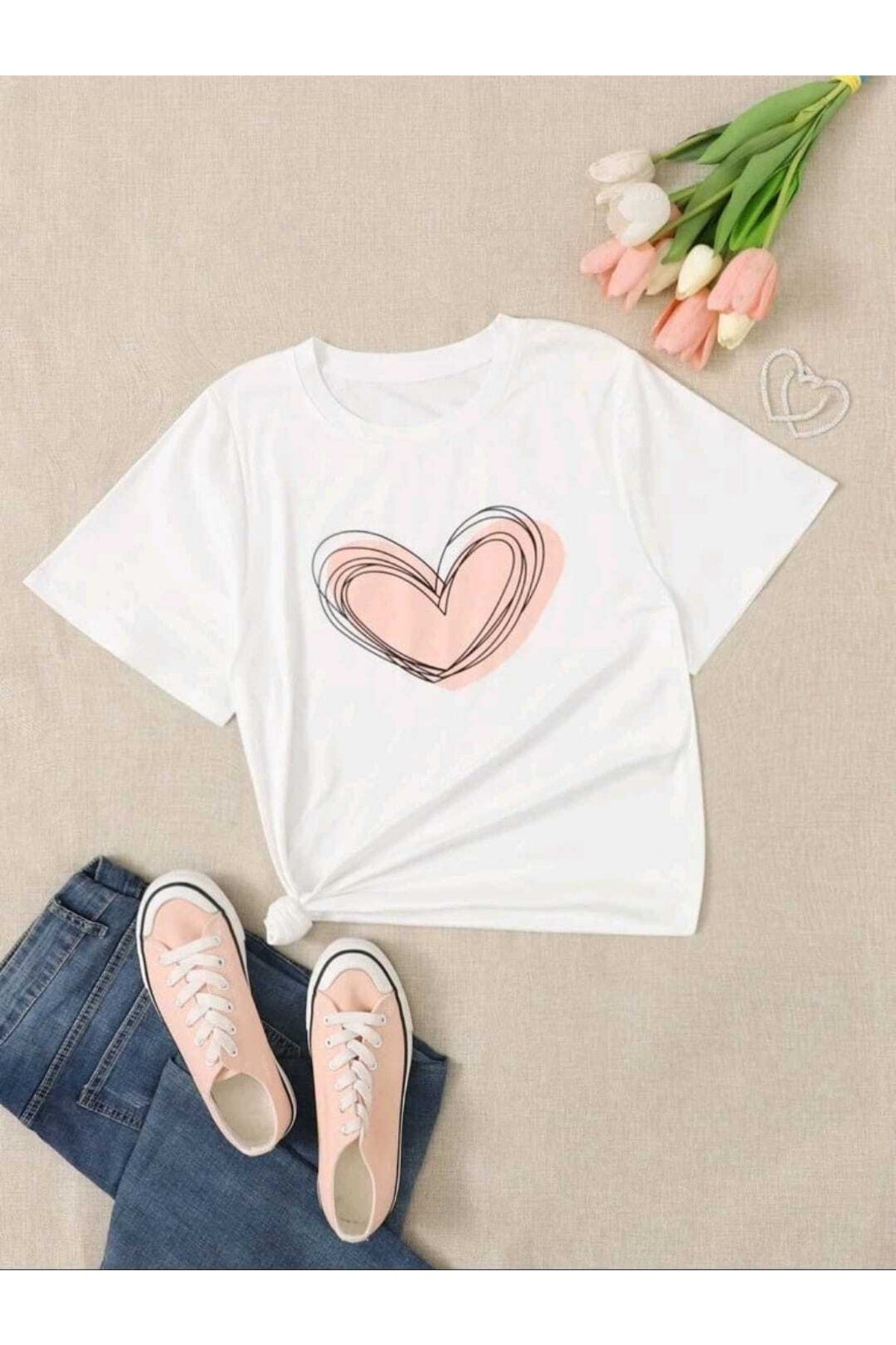 Unisex Beyaz Bisiklet Yaka Pamuk Tshirt Pembe Kalp Baskılı