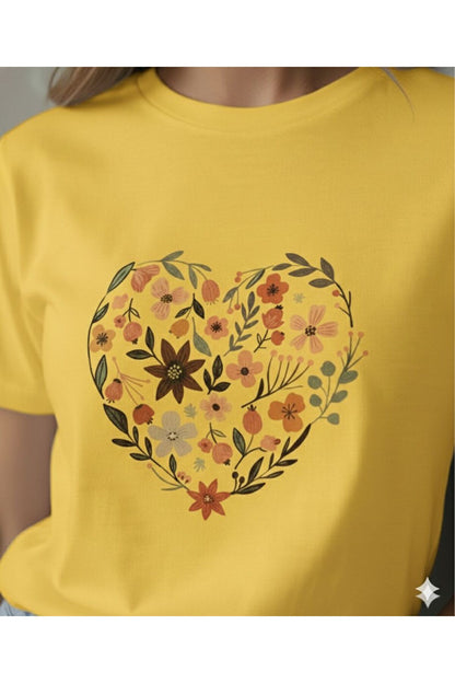 Kalp ve Laleler Baskılı Kadın Bisiklet Yaka Tshirt
