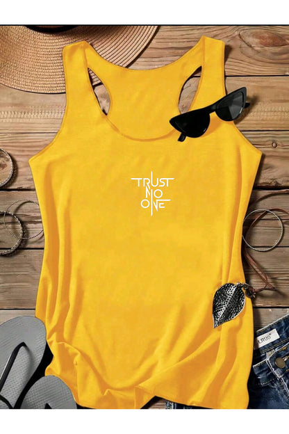 TRUST NO ONE Yüzücü Kadın Atlet Tshirt