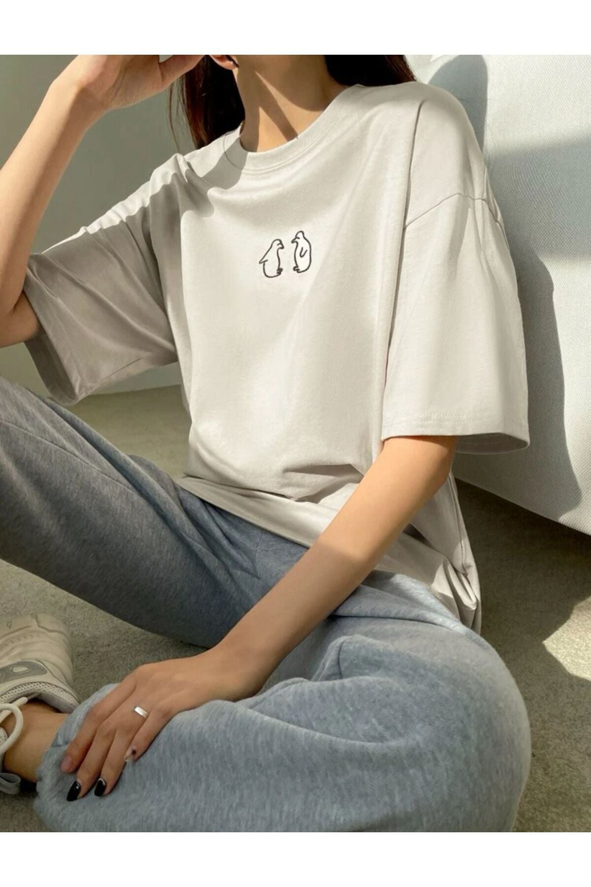 Penguen Baskılı Pamuklu Bisiklet Yaka Tshirt