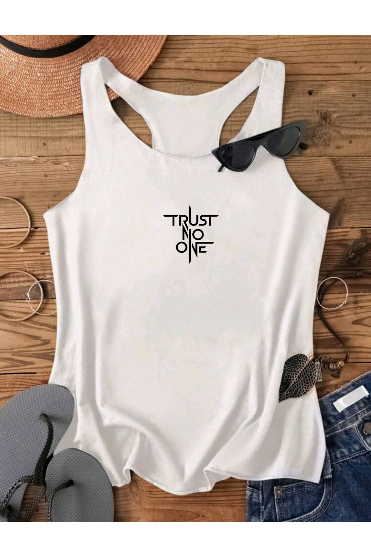 TRUST NO ONE Yüzücü Kadın Atlet Tshirt