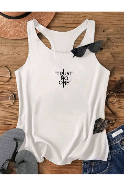 TRUST NO ONE Yüzücü Kadın Atlet Tshirt