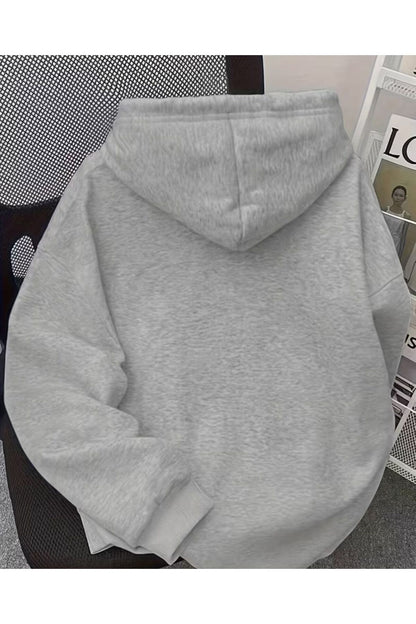 MİNİMAL BASKILI KAPÜŞONLU SWEATSHİRT