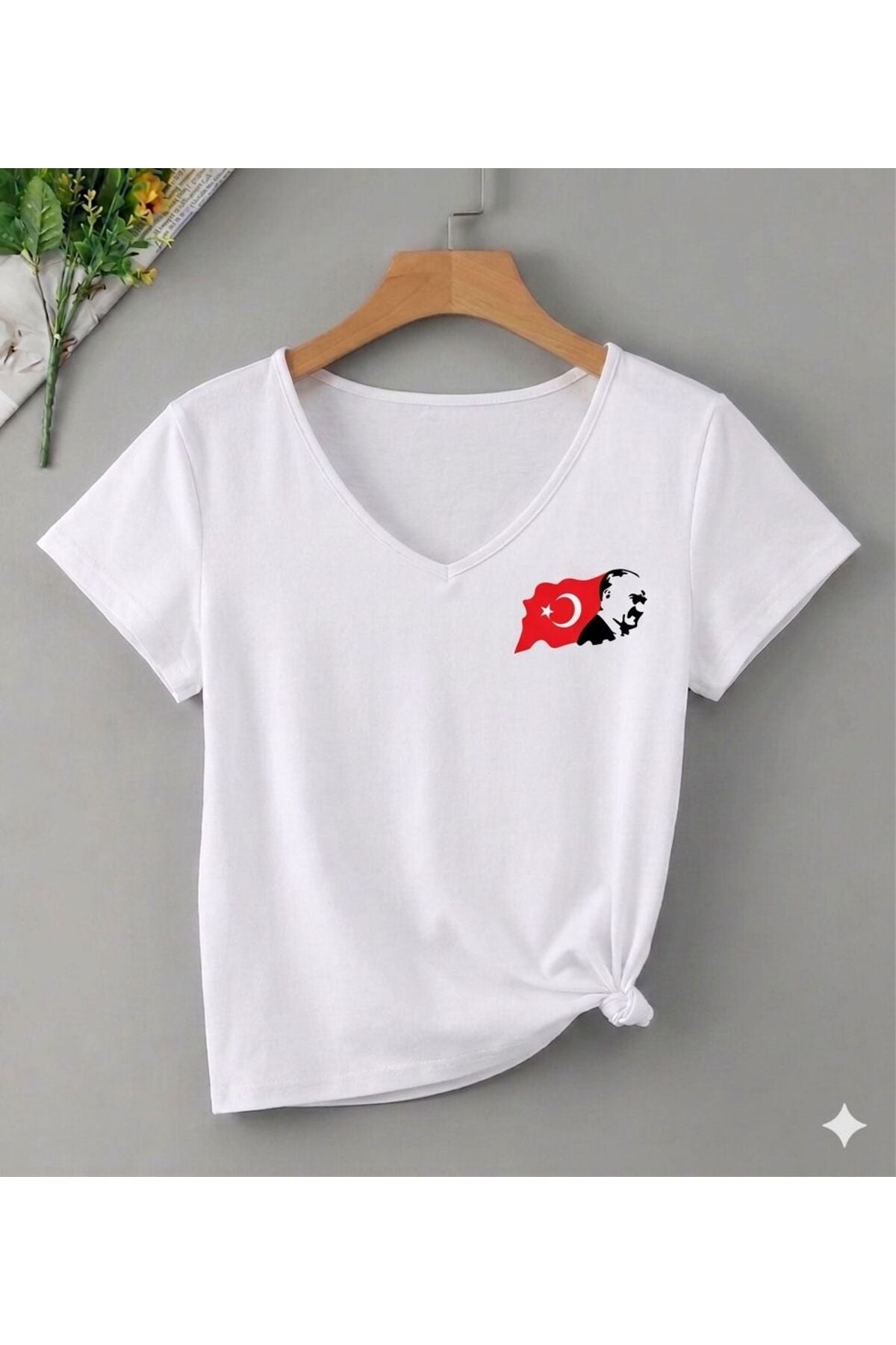 ATATÜRK ve TÜRK BAYRAĞI Baskılı MİX Kadın V YAKA Regular Tshirt