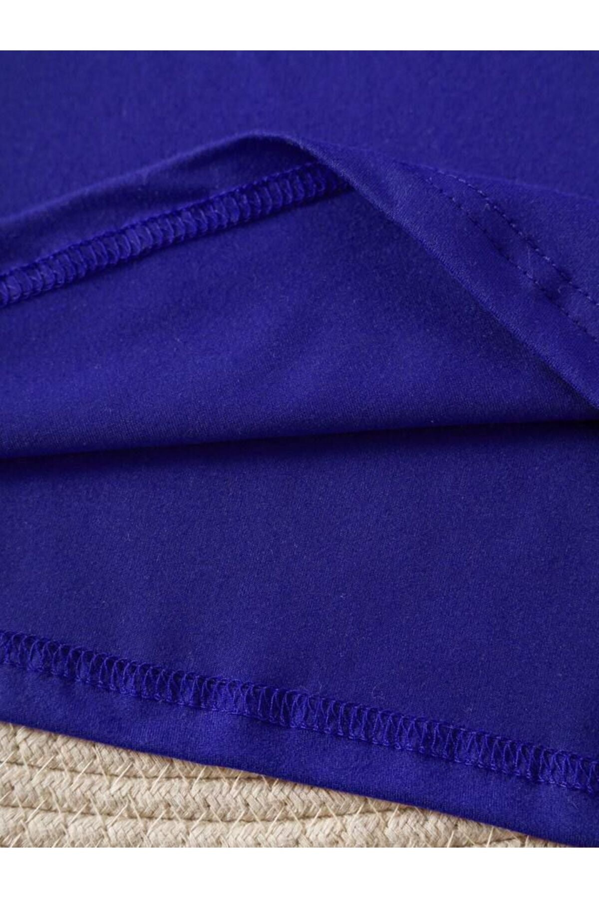 Kadın V Yaka Papatya Baskılı Regular Fit Kalıp Tshirt