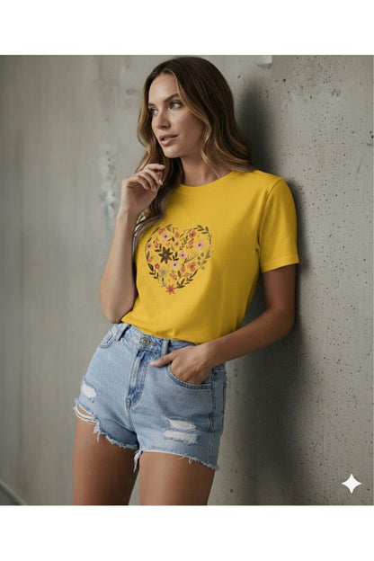 Kalp ve Laleler Baskılı Kadın Bisiklet Yaka Tshirt