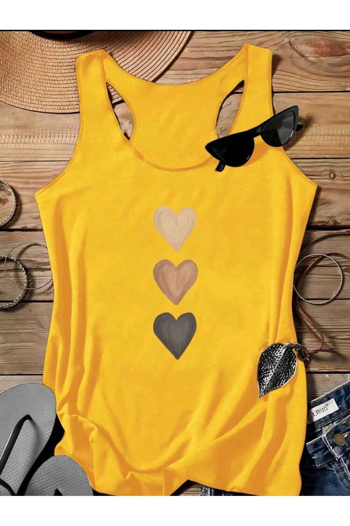 Üç Küçük Kalp Yüzücü Kadın Atlet Tshirt