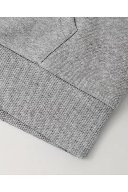 MİNİMAL BASKILI KAPÜŞONLU SWEATSHİRT