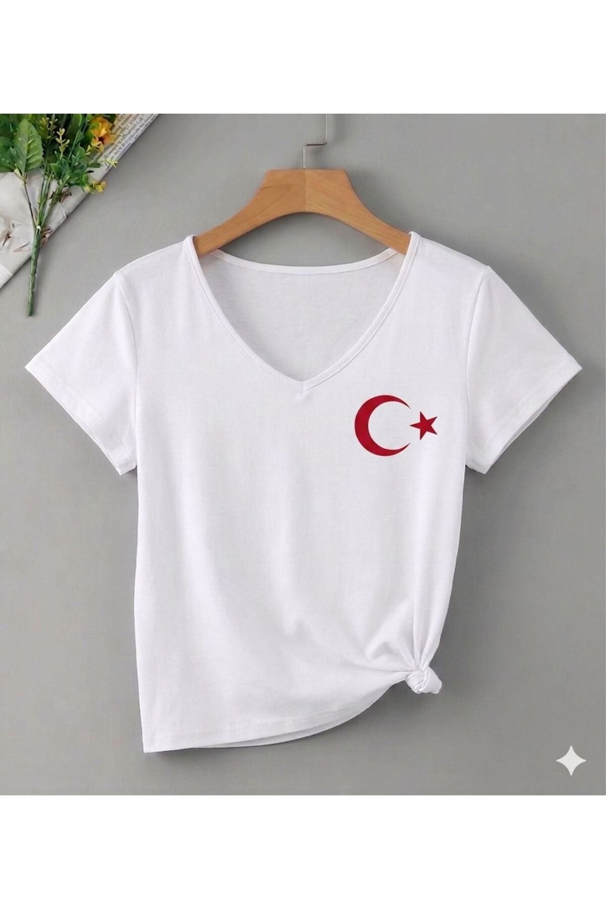ATATÜRK ve TÜRK BAYRAĞI Baskılı MİX Kadın V YAKA Regular Tshirt