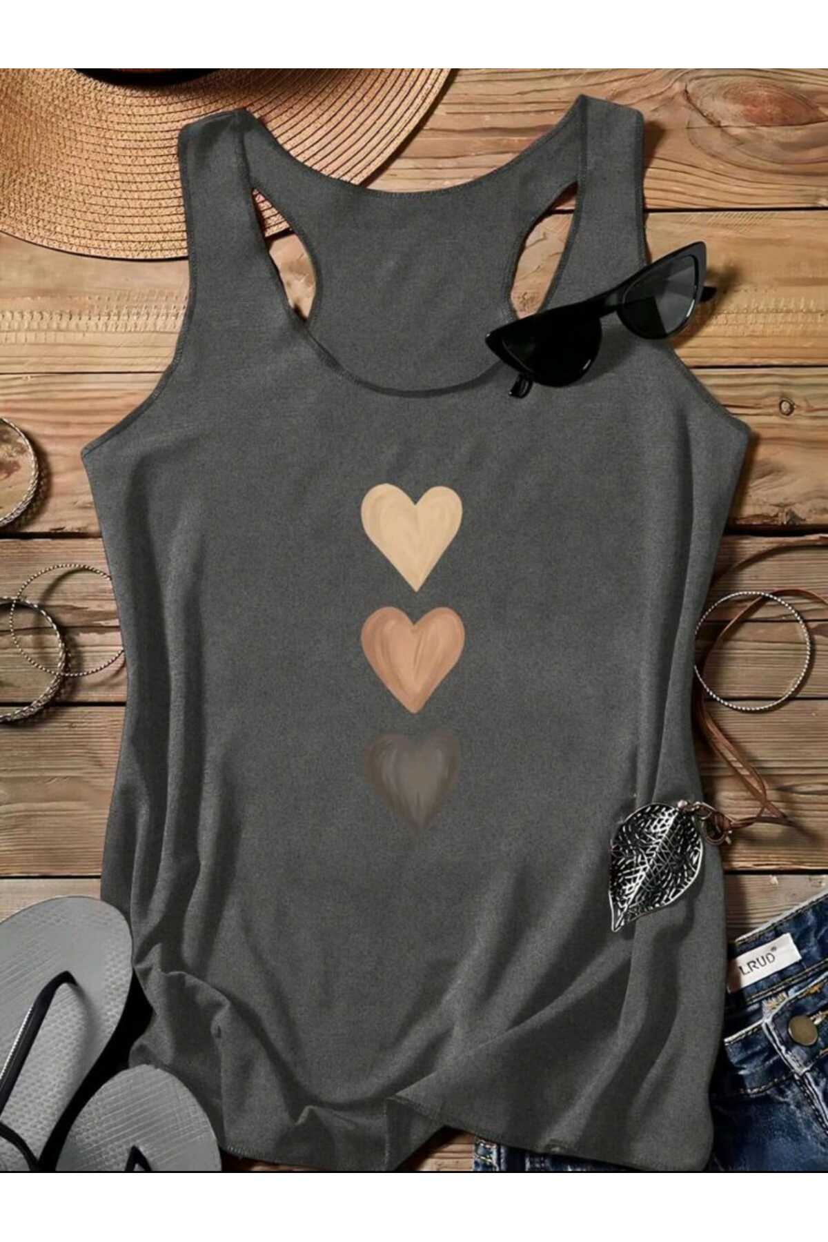 Üç Küçük Kalp Yüzücü Kadın Atlet Tshirt