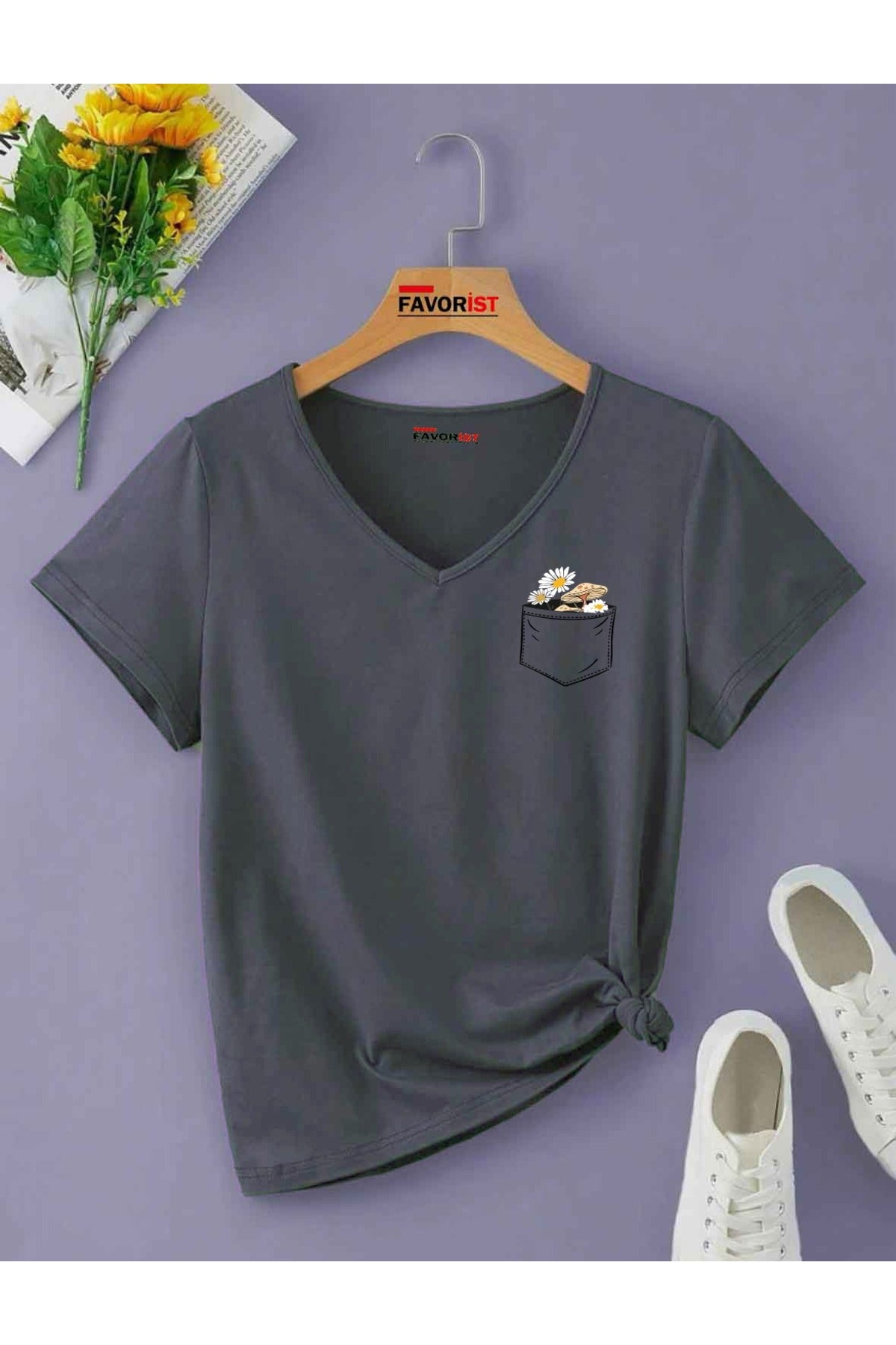 V Yaka Basic Çiçek Baskılı Pamuklu Tshirt (NORMAL KALIP)