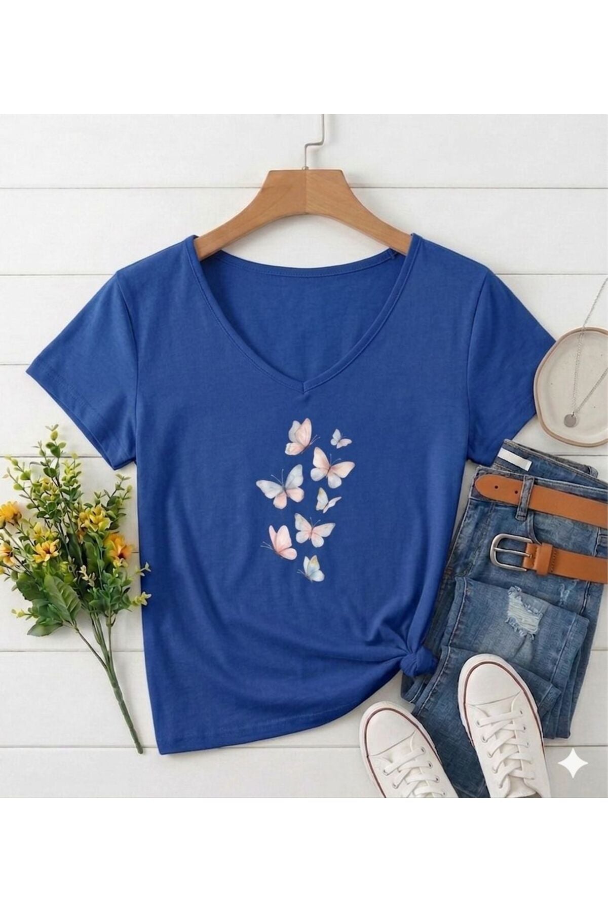 KELEBEKLER Baskılı Kadın V Yaka Regular Kalıp Tshirt (Anneler Gününe Özel Seri)