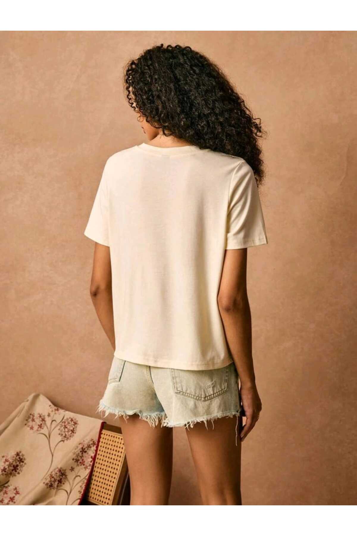 KORE KALP V Yaka Baskılı Pamuklu Tshirt (NORMAL KALIP)