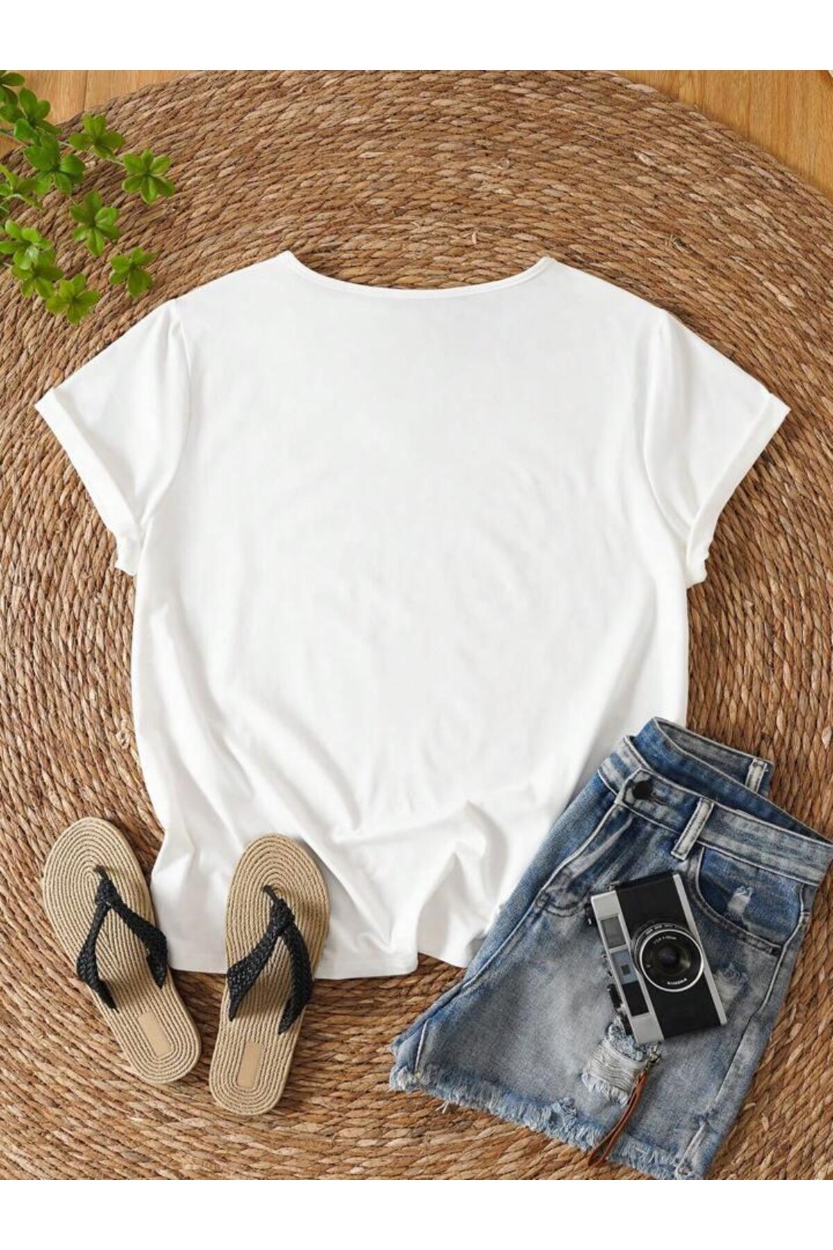 Kadın V Yaka Papatya Baskılı Regular Fit Kalıp Tshirt