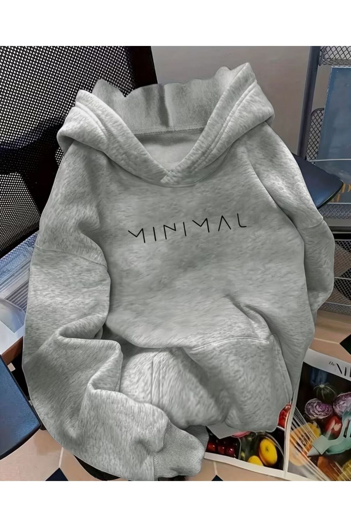 MİNİMAL BASKILI KAPÜŞONLU SWEATSHİRT