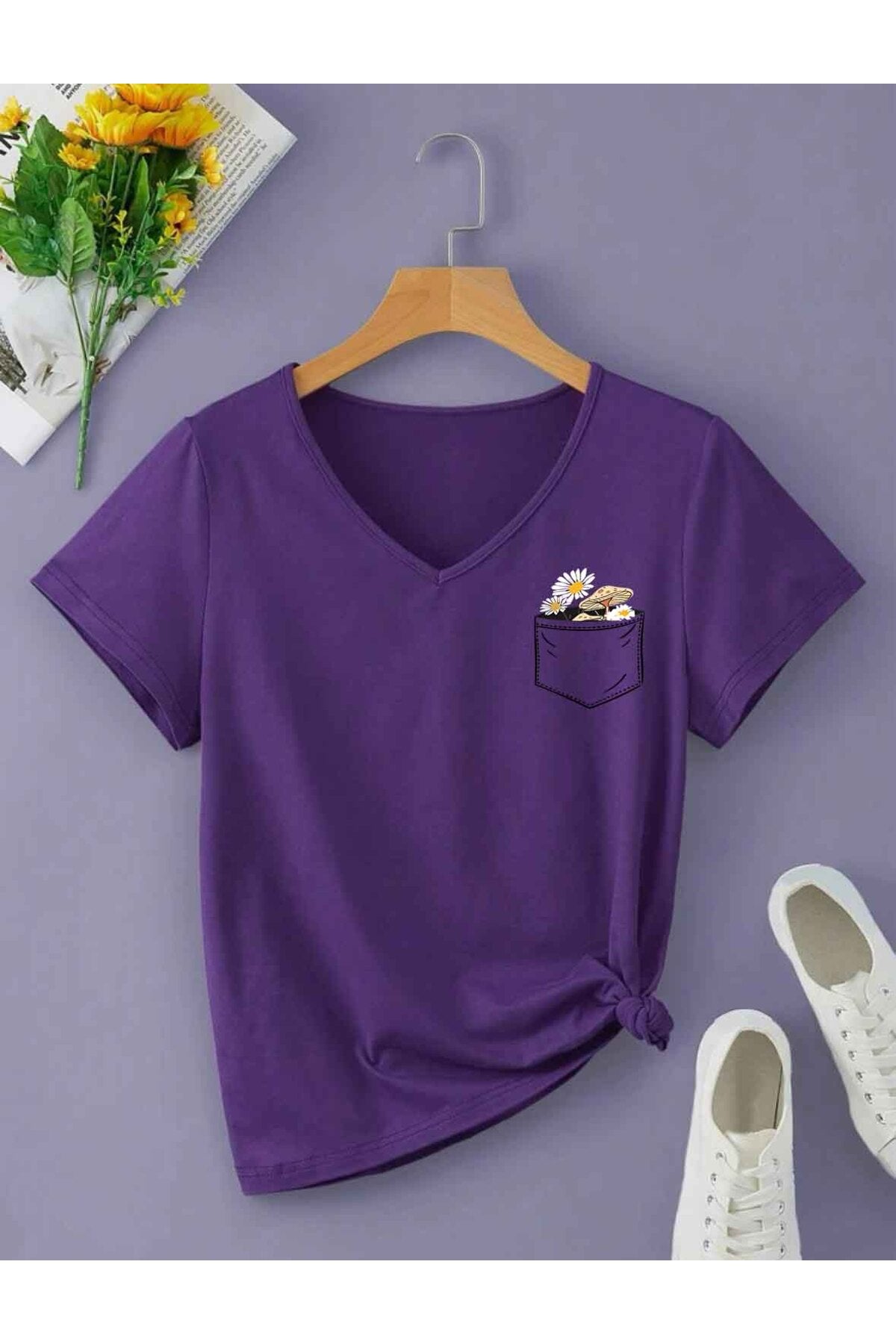 V Yaka Basic Çiçek Baskılı Pamuklu Tshirt (normal Kalıp)