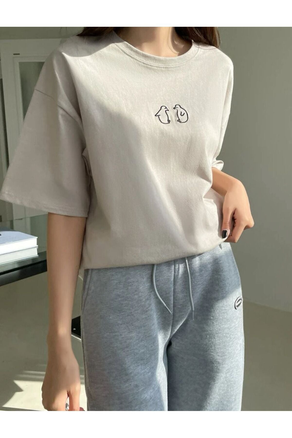 Penguen Baskılı Pamuklu Bisiklet Yaka Tshirt