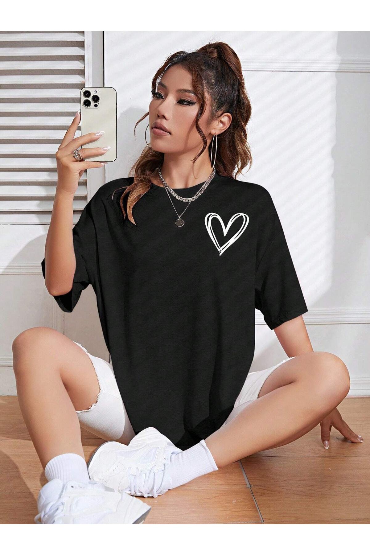 Siyah Minimal Kalp Baskılı Oversize Bisiklet Yaka Pamuk Tshirt