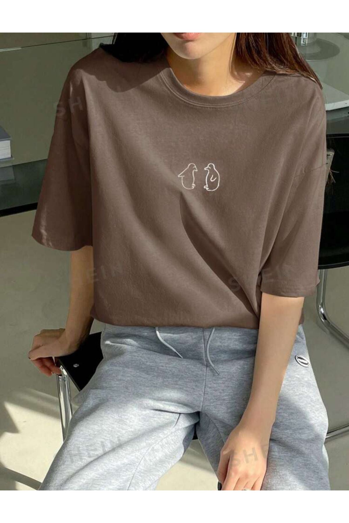 Penguen Baskılı Pamuklu Bisiklet Yaka Tshirt