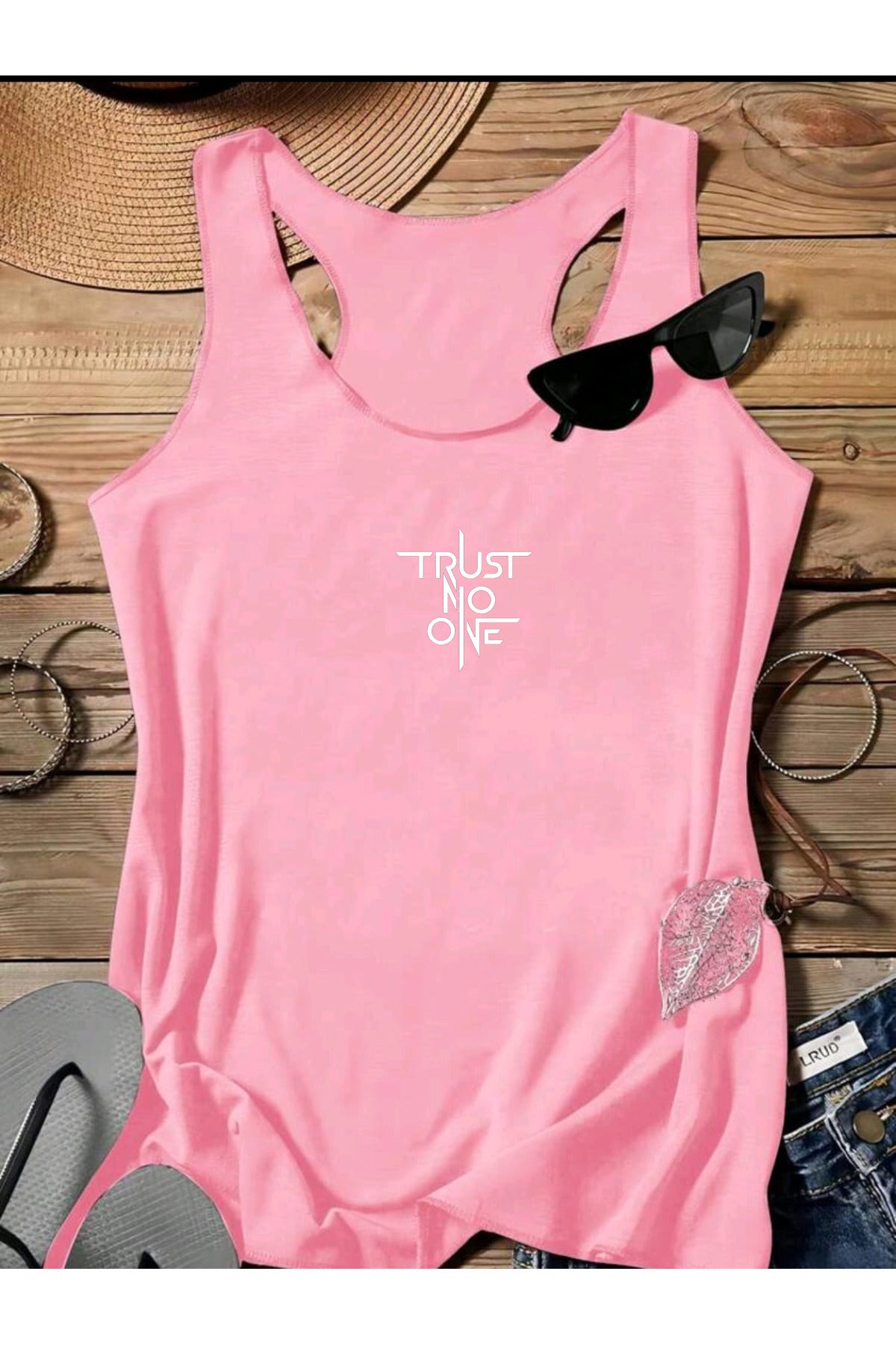TRUST NO ONE Yüzücü Kadın Atlet Tshirt