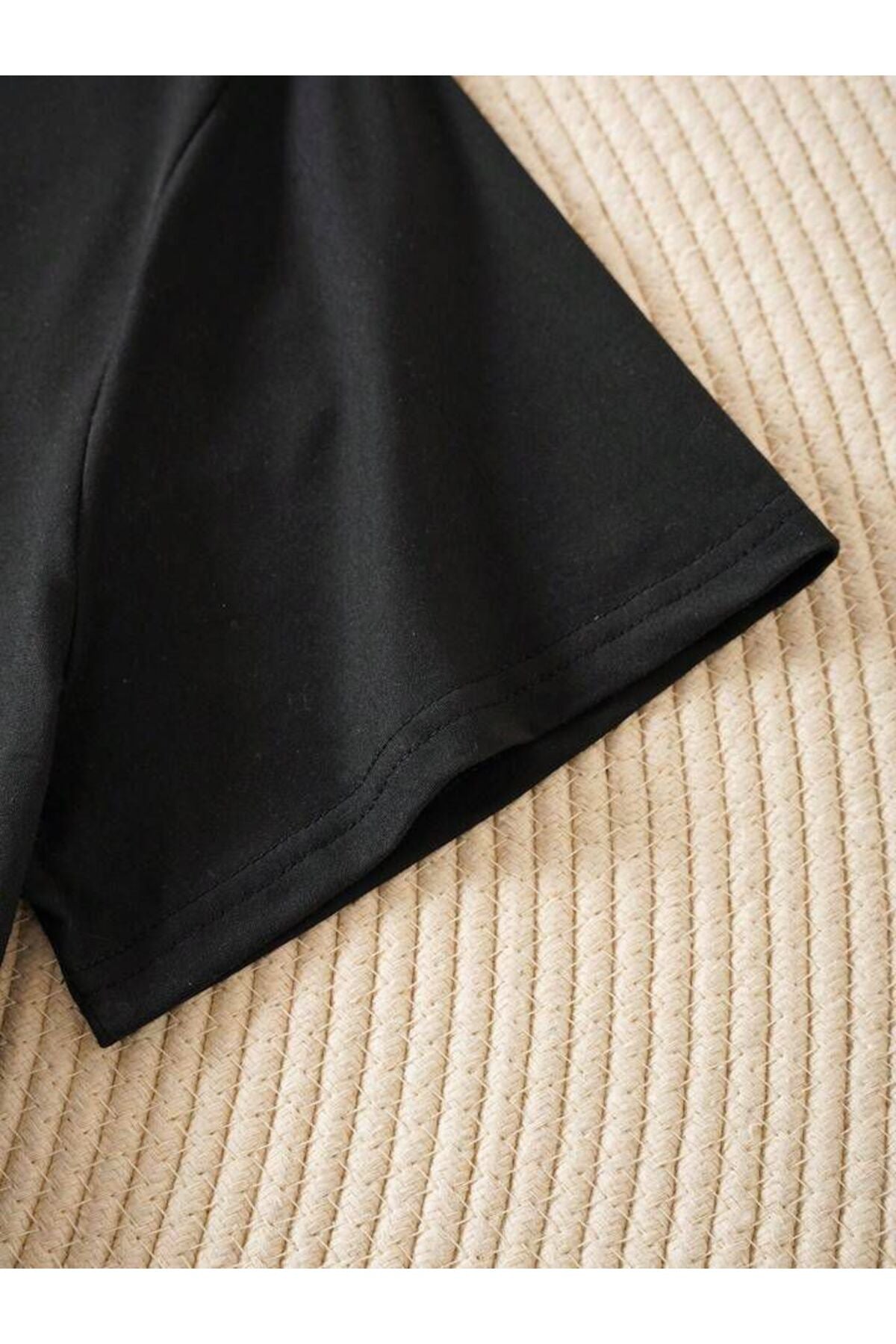 Kadın V Yaka Papatya Baskılı Regular Fit Kalıp Tshirt