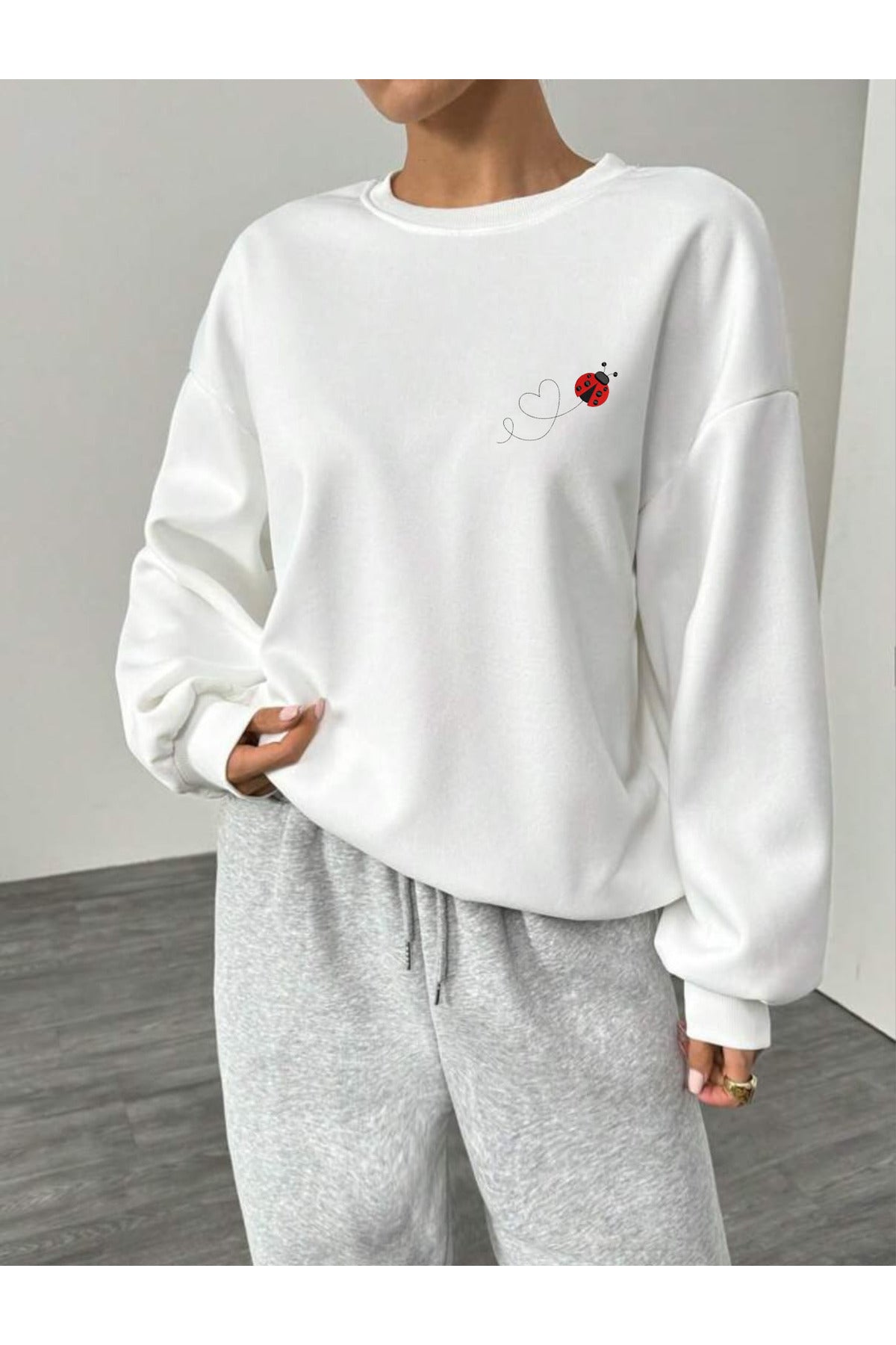 Uğur Böceği Baskılı PAMUKLU SWEATSHİRT
