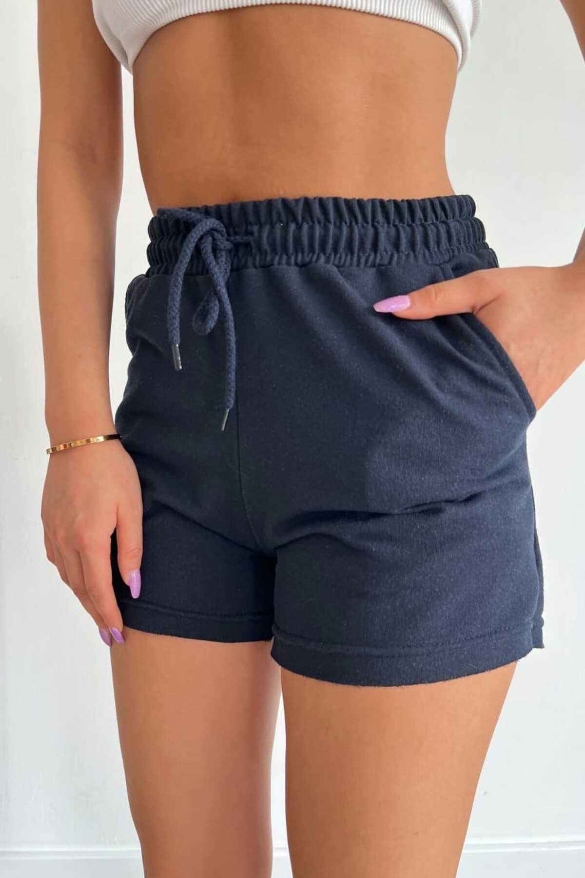 Kadın Mini Cepli Bağcıklı Spor Şort